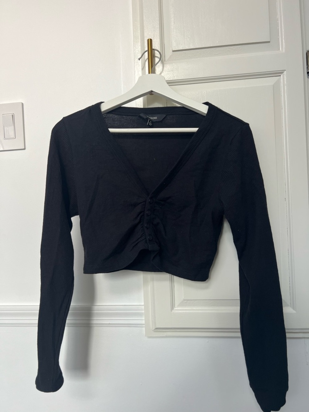 Black Ribbed Cropped Button-Front Top - Picture 3 of 6